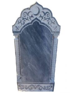 Мусульманский мраморный памятник